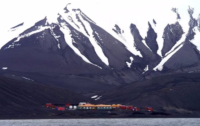 La Base Antártica Española Gabriel de Castilla, en la isla Decepción, en la Antártida
