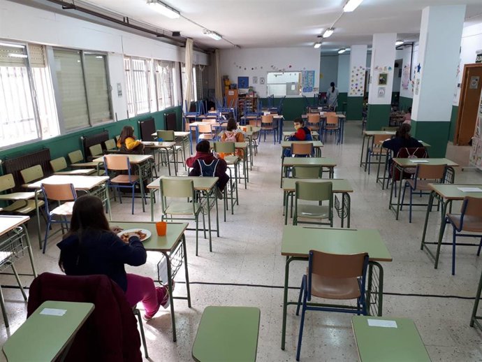 Estudiantes en uno de los comedores escolar que han retomado su actividad.