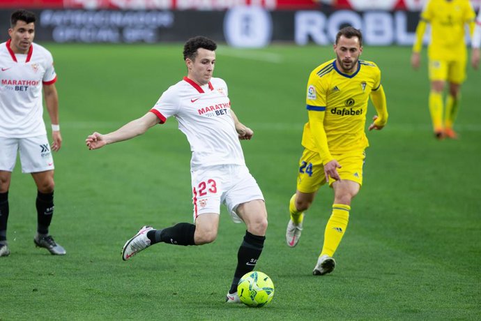 Oussama Idrissi of Sevilla and Filip Malbasic of Cadiz during LaLiga, football match played between Sevilla Futbol Club and Cadiz Club de Futbol at Ramon Sanchez Pizjuan Stadium on January 23, 2021 in Sevilla, Spain.