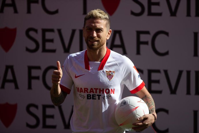 Alejandro Dario "Papu" Gomez presented as a new player for Sevilla Futbol Club at Ramon Sanchez Pizjuan Stadium on January 28, 2021 in Sevilla, Spain.