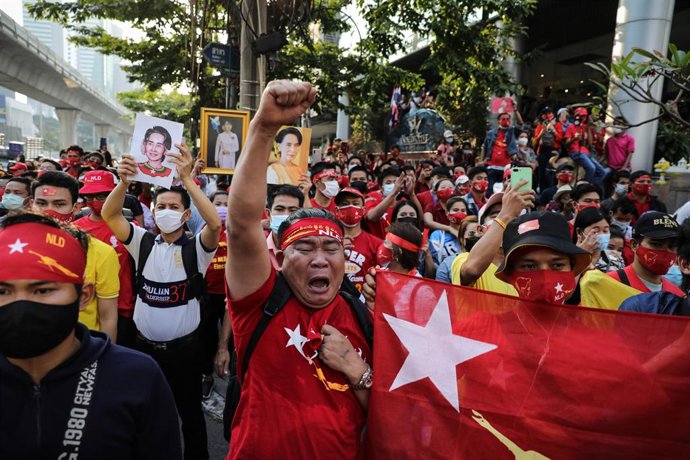 Protestas en Bangkok, Tailandia, por el golpe de estado en Birmania.