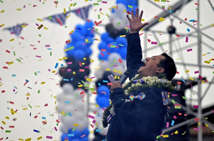14 October 2020, Bolivia, El Alto: Luis Arce, presidential candidate of the Movement Towards Socialism Party (MAS), speaks during a rally ahead of 2020 Bolivian general election which will take place on 18 October 2020. Photo: Nestor Alexis Gomez/dpa