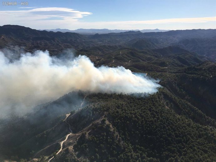Incendio forestal declarado en el monte Miravete, en el municipio de Murcia