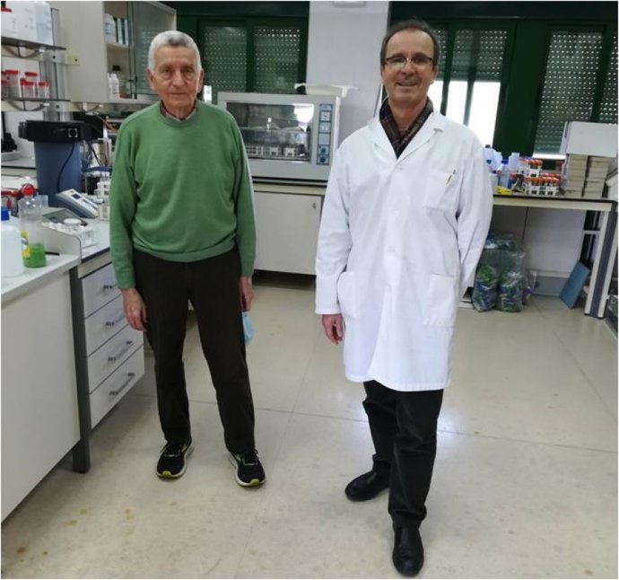Los catedráticos de Producción Vegetal del departamento de Agronomía de la UCO, José Torrent y Vidal Barrón.
