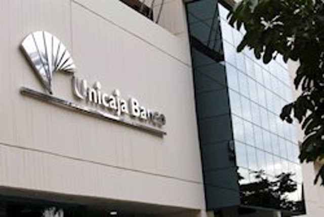 Imagen de una sede de la entidad financiera Unicaja Banco.