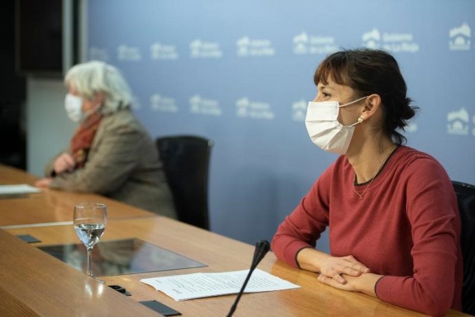 La directora general de Cultura, Ana Zabalegui, y la concejala de Cultura del Ayuntamiento de Logroño, Carmen Urquía, en comparecencia de prensa