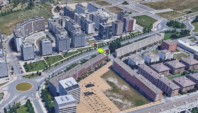 El Ayuntamiento de Pamplona coloca un paso de peatones con semáforo en la carretera de Sarriguren