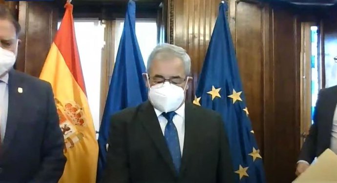 El concejal de Ciudadanos, Alfonso Pereira, toma posesión de su acta de concejal.