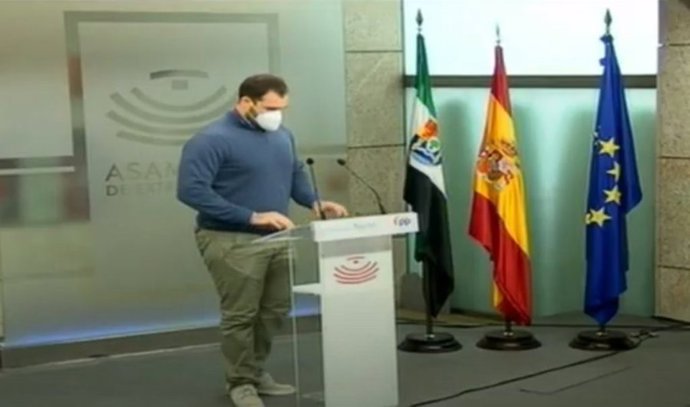 El diputado del PP en la Asamblea Javier Cienfuegos en rueda de prensa para valorar los datos de paro en enero