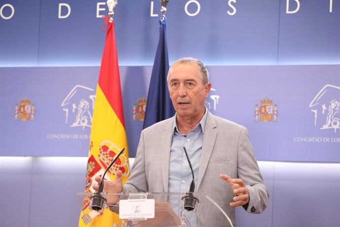 El diputado de Compromís, Joan Baldoví, interviene en una rueda de prensa.