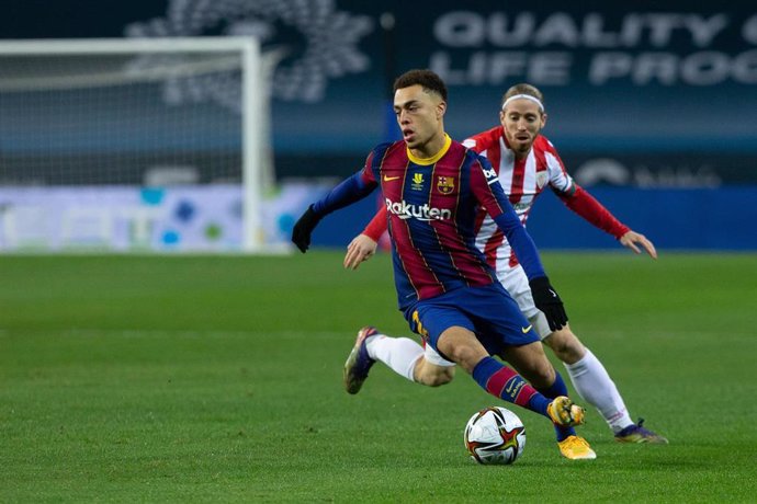 Sergino Dest of Barcelona and Iker Muniain of Athletic Club during the Spanish SuperCup Final between Futbol Club Barcelona and Athletic Club Bilbao at La Cartuja Stadium on January 17, 2021 in Sevilla, Spain.