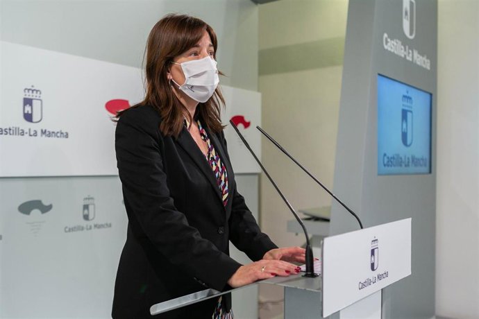 La consejera de Igualdad y portavoz del Gobierno regional, Blanca Fernández, comparece en rueda de prensa en el Palacio de Fuensalida, para informar sobre los acuerdos del Consejo de Gobierno