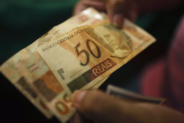 Un billete de 50 reales brasileños