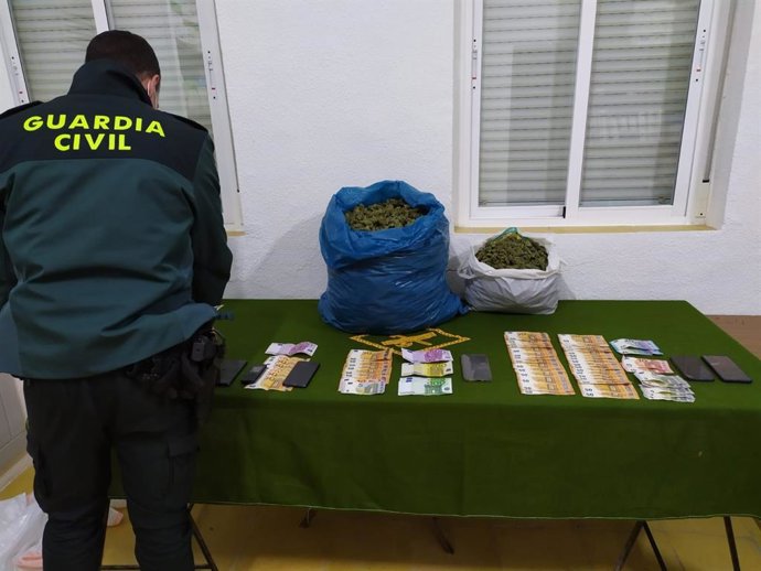 Marihuana y dinero intervenidos en una operación contra el tráfico de droga