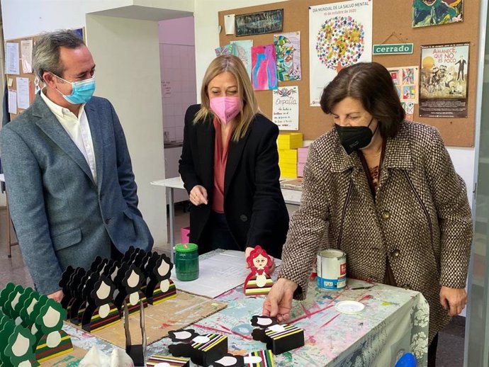 La portavoz regional de Cs, Carmen Picazo, visita la sede de la Asociación de Familiares y Amigos de Personas con Enfermedad Mental.