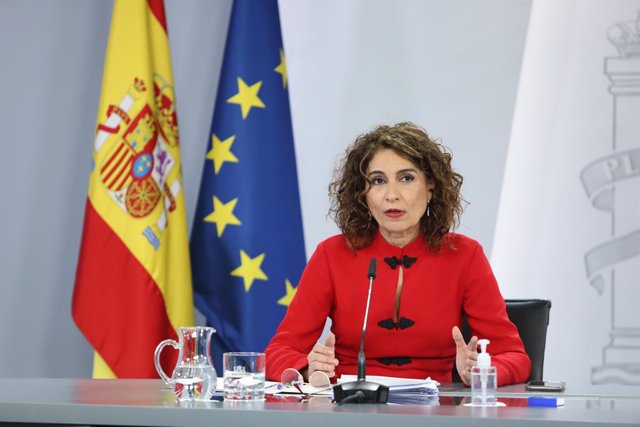 La portavoz del Gobierno y ministra de Hacienda, María Jesús Montero interviene durante la rueda de prensa posterior al Consejo de Ministros, en el Complejo de la Moncloa, en Madrid (España), a 2 de febrero de 2021.