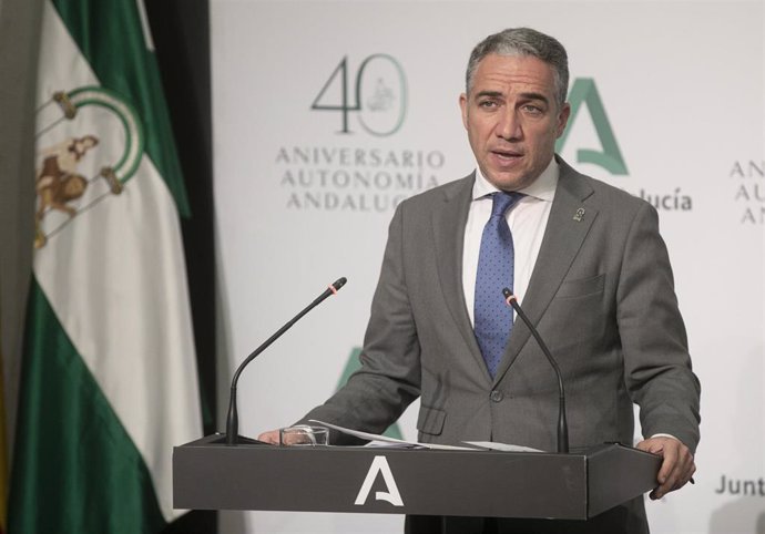 El consejero de la Presidencia y portavoz del Gobierno andaluz, Elías Bendodo, durante la rueda de prensa posterior a la reunión del Consejo de Gobierno de la Junta de Andalucía. 