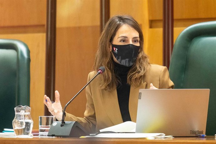 La consejera municipal de Presidencia, Hacienda e Interior del Ayuntamiento de Zaragoza, María Navarro, en la Comisión Extraordinaria para explicar el presupuesto