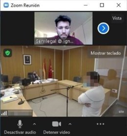 Un abogado defensor con COVID-19 interviene por Zoom en un juicio penal en Madrid