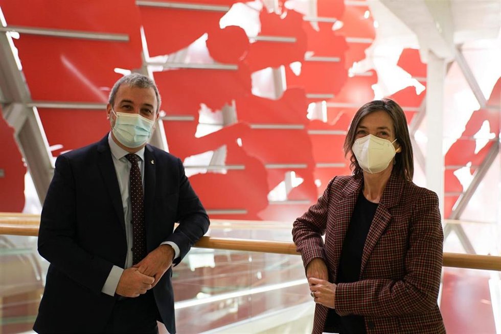 El primer teniente de alcalde de Barcelona, Jaume Collboni, y la presidenta de la Barcelona GSE-Graduate School of Economics, Paulina Beato