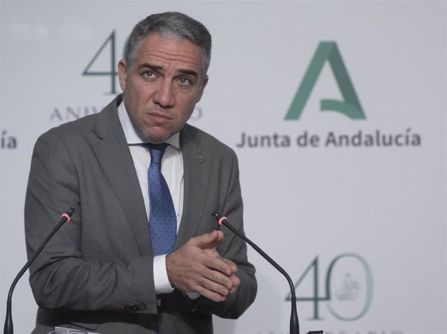 El consejero de la Presidencia y portavoz del Gobierno andaluz, Elías Bendodo, durante la rueda de prensa posterior a la reunión del Consejo de Gobierno de la Junta de Andalucía. En el Palacio de San Telmo, (Sevilla, Andalucía, España), a 02 de febrero de