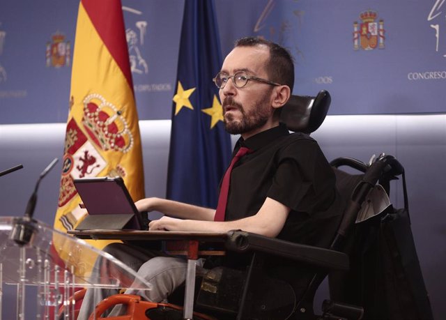 El portavoz parlamentario de Unidas Podemos, Pablo Echenique, en rueda de prensa