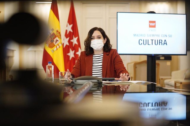 La presidenta de la Comunidad de Madrid, Isabel Díaz Ayuso, se reúne con el sector cultural
