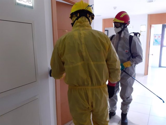 Los bomberos de la DPT han hecho más de un centenar de desinfecciones relacionadas con el coronavirus en 2020