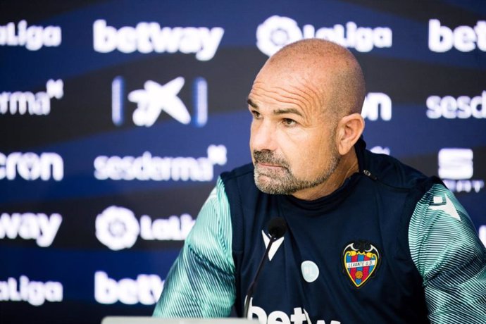 El entrenador del Levante UD, Paco López, en rueda de prensa