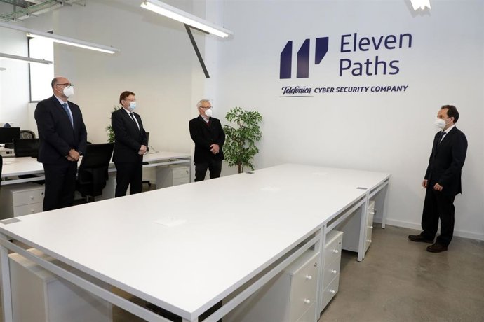 (I-D) El Presidente De Telefónica España, Emilio Gayo; El President De La Generalitat, Ximo Puig, Y El Alcalde De Valncia, Joan Ribó