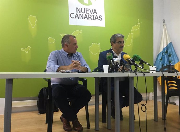 El coordinador Territorial de NC, Luis Campos, y el presidente de Nueva Canarias (NC), Román Rodríguez