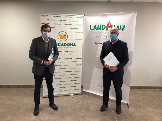 El director de Relaciones Externas de Mercadona en Andalucía, Jorge Romero, y el presidente de Landaluz, Álvaro Guillén.