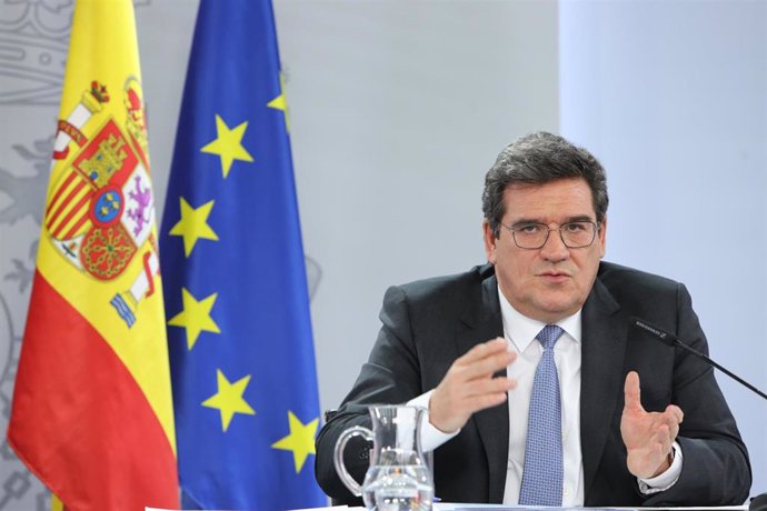 El ministro de Inclusión, Seguridad Social y Migraciones, José Luis Escrivá interviene durante la rueda de prensa posterior al Consejo de Ministros, en el Complejo de la Moncloa, en Madrid (España), a 2 de febrero de 2021.  El Consejo de Ministros ha ap