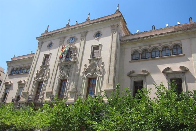Fachada del Ayuntamiento de Jaén en una imagen de archivo.