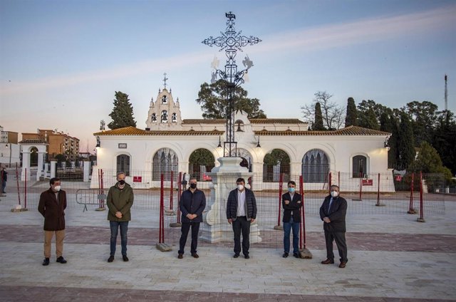 Visita del Ayuntamiento de Huelva a las obras del entorno del Santuario de la Cinta