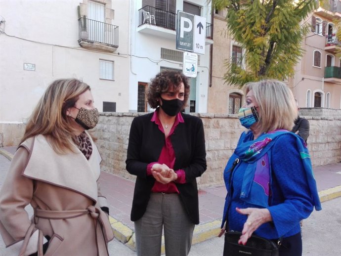 L'eurodiputada del PP Dolors Montserrat visita Torredembarra (Tarragona) per recolzar la candidatura del PP a la província pel 14F. El 2 de febrer de 2021.
