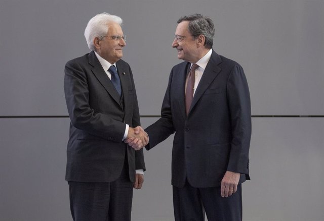28 October 2019, Hessen, Frankfurt_Main: Italian President Sergio Mattarella shakes hands with outgoing European Central Bank (ECB) President Mario Draghi during a ceremony marking the change of the President of the ECB. President-designate of the ECB C