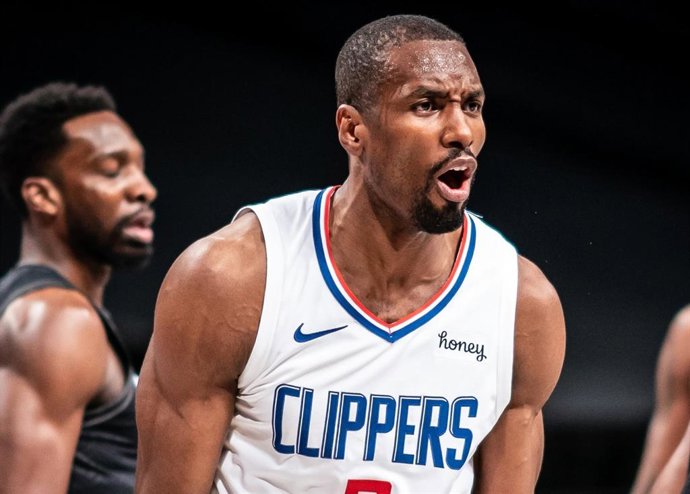 Serge Ibaka se lamenta con los Clippers