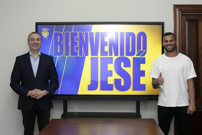 Jesé Rodríguez junto a Miguel Ángel Ramírez, presidente de la UD Las Palmas