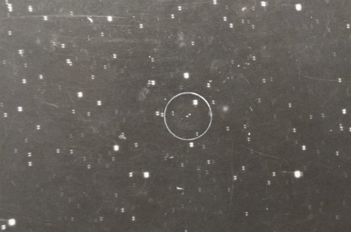 Réplica positivada de la placa original del descubrimiento del asteroide (945) Barcelona por Josep Comas i Sol