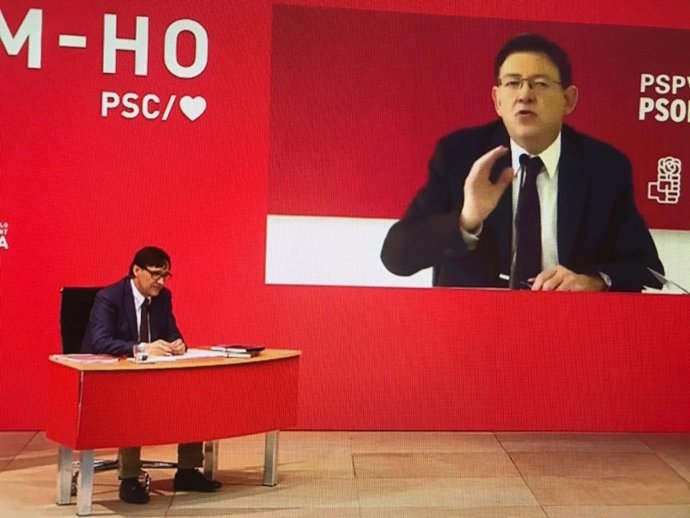 El candidato del PSC a las elecciones catalanas, Salvador Illa, con el presidente de la Comunidad Valenciana, Ximo Puig