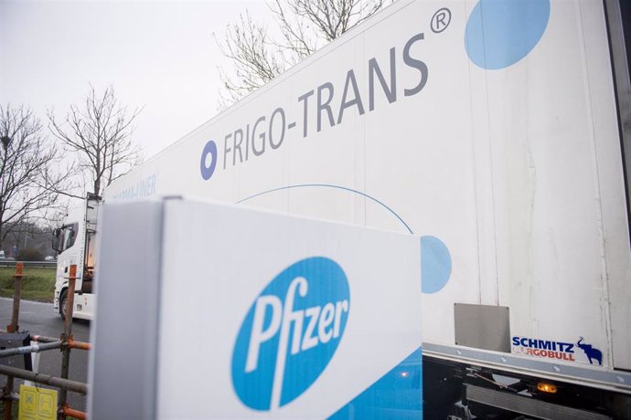 27 January 2021, Belgium, Puurs: a German truck of Pharma-Liner leaves the Pfizer plant, where the Pfizer/BioNTech (COVID-19) vaccine is produced. Photo: Jasper Jacobs/BELGA/dpa