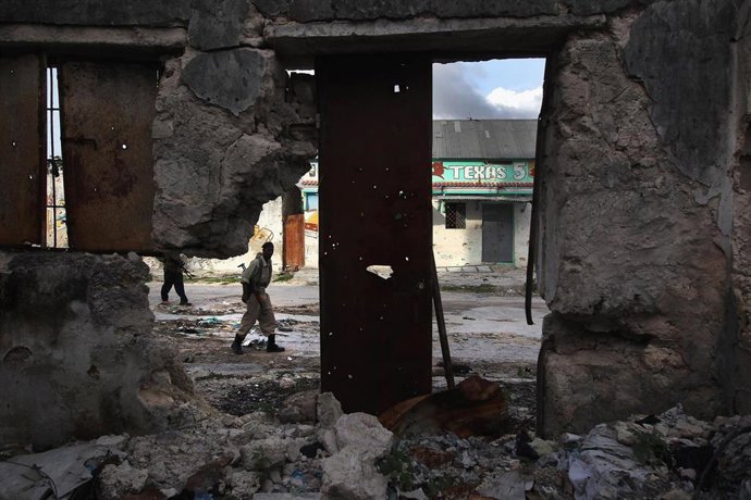Un miliciano progubernamental en la capital de Somalia, Mogadiscio
