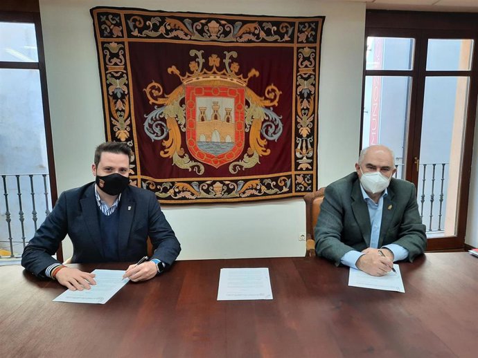 El alcalde de Tudela, Alejandro Toquero, y el vicepresidente José María Aierdi