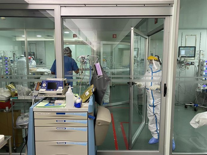 Imagen de los nuevos boxes de la UCi de Lorca