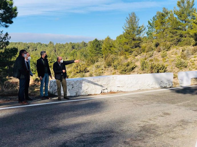 Arcadi España visita la CV-35 para anunciar obras en el tramo entre Tuéjar, Titaguas y Aras de los Olmos