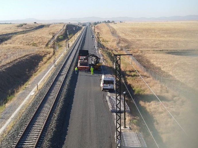 Imagen montaje de doble vía de alta velocidad en la provincia de Cáceres