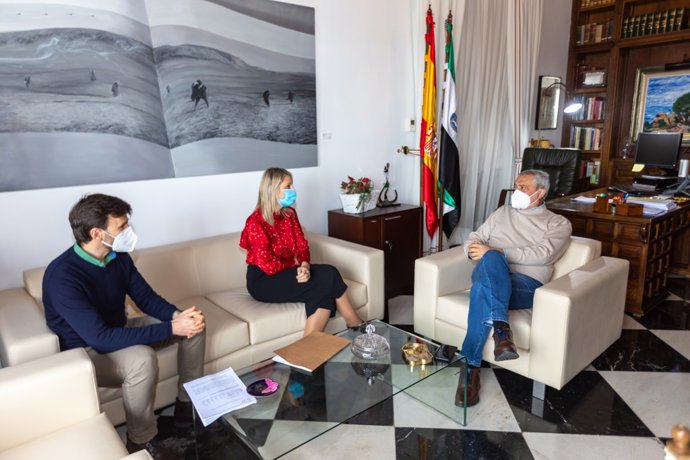 Foto Y Pie De Foto Reunión Ccarlos Fgcano Aupex