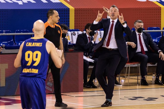 Sarunas Jasikevicius, Head coach of Fc Barcelona  gestures during the Turkish Airlines EuroLeague, match between Fc Barcelona  and Zenit St. Petersburgo at Palau Blaugrana on January 26, 2021 in Barcelona, Spain.