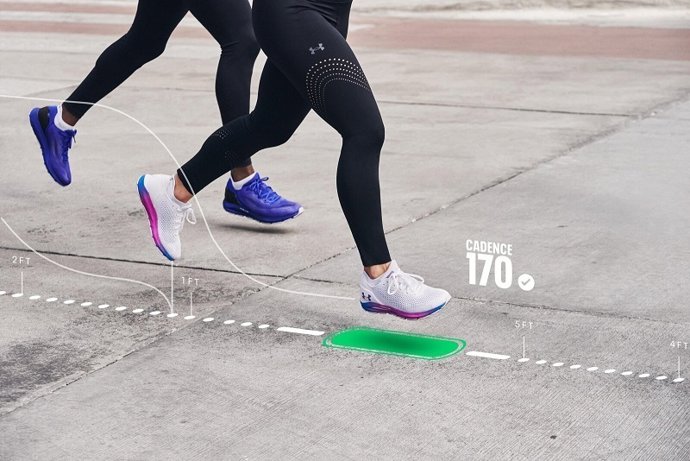 Las UA HOVR y el entrenador virtual de Under Armour permiten correr un 7 por ciento más rápido.